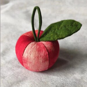 Ręcznie robiony materiał jabłkowy igielnik Tie Dye Tkanina rustykalny wzór jabłka Ekologiczny idealny do szycia, pikowania i wystroju domu Prezent dla dziewiarki