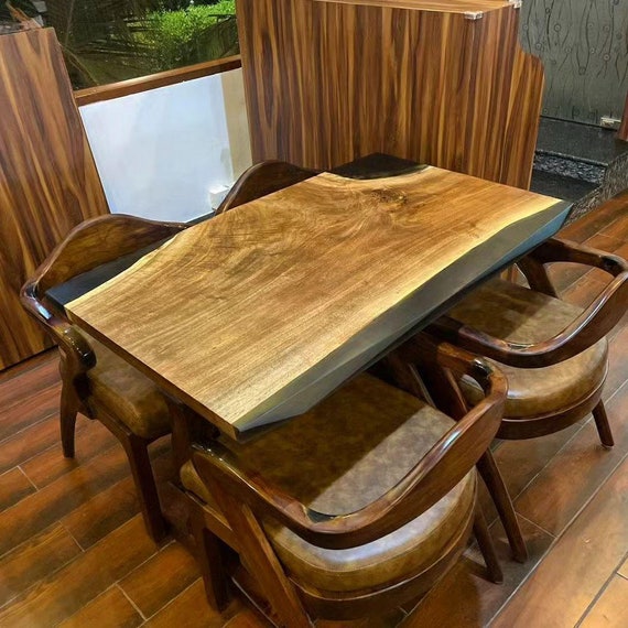 Piano del tavolo da pranzo in legno di acacia fatto a mano con