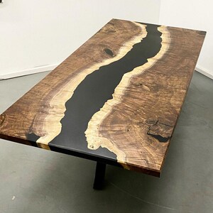 Tablero de mesa de madera de acacia de río hecho a mano: mesa de comedor de resina epoxi personalizada