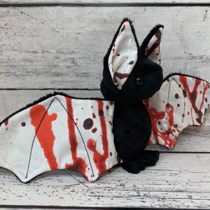SOFORT LIEFERBAR - Gruselige Blutspucker Halloween Vampir Fledermaus - Gefülltes Süßes Tier Plüsch Bat Plushie