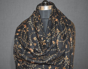 Handmade Kashmiri Wool Pashmina Shawl: Black Floral Embroidered Scarf (40&quot;x80&quot;)