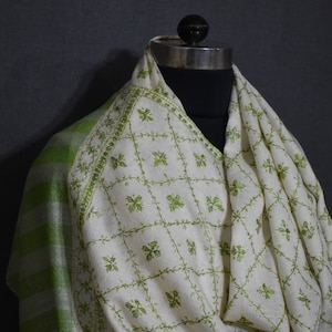 28&quot;x80&quot;scarf made in kashmir, embroidered shawl, embroidered scarf made in india, cashmere scarves, hand embroidered scarf RUHI