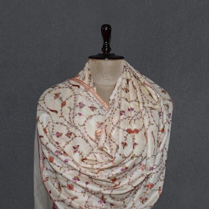 Handmade Kashmiri Pashmina Stole: White Floral Needle Embroidery (28x80 Inch)