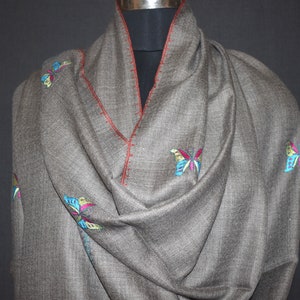28&quot;x80&quot;kashmiri hand made shawl, made in kashmir shawl, hand embroidered shawl, hand made shawl, made in kashmir pashmina, hand made scarf