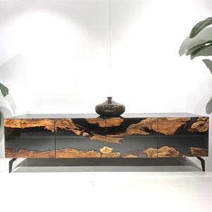 Meuble tv River en époxy sur mesure, Console tv en résine époxy, Élément multimédia en bois, Meuble tv River en bois d&#39;olivier noir époxy