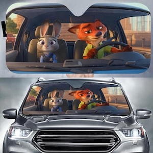 Puede incluir: Parasol para coche con Judy Hopps y Nick Wilde de Zootrópolis. Los personajes están dentro de un coche, Judy en el asiento del pasajero y Nick conduciendo. El parasol es azul y gris.