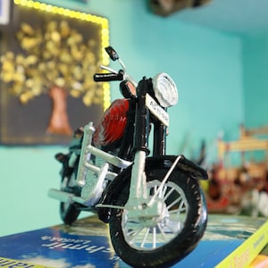Miniature Motorcycle Model, A Classic Vintage Motorcycle Model Made from Paper, Miniature motorcycle, A Home Decor Showpic
