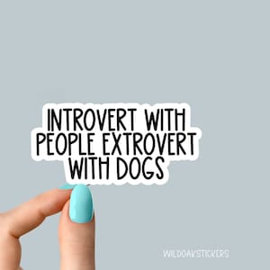 introverte mensen extraverte hondsticker, grappige introverte hond sticker laptopstickers, koffie inspirerend voor waterflessen