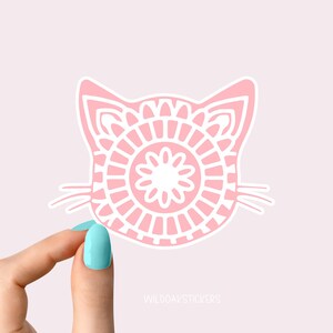 kat mandala sticker, roze kat mandala sticker, roze kitty print sticker, kitty kat laptopsticker, bekersticker, sticker kat waterfles