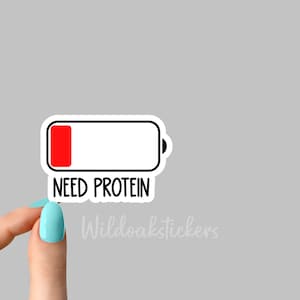 ho bisogno di un adesivo per la palestra proteica, un divertente allenamento motivazionale per la palestra, decalcomanie per laptop, adesivi motivazionali ispirativi per la palestra per bicchiere e laptop