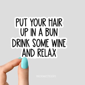 raccogli i capelli in uno chignon, bevi un po&#39; di vino e rilassati, adesivi divertenti per vino, adesivi per laptop per vino, adesivo per bicchiere di vino, adesivo per vino