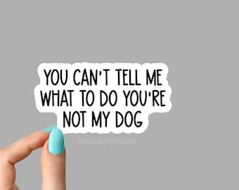 Op de afbeelding: Witte sticker met zwarte tekst die "You can't tell me what to do you're not my dog" zegt.