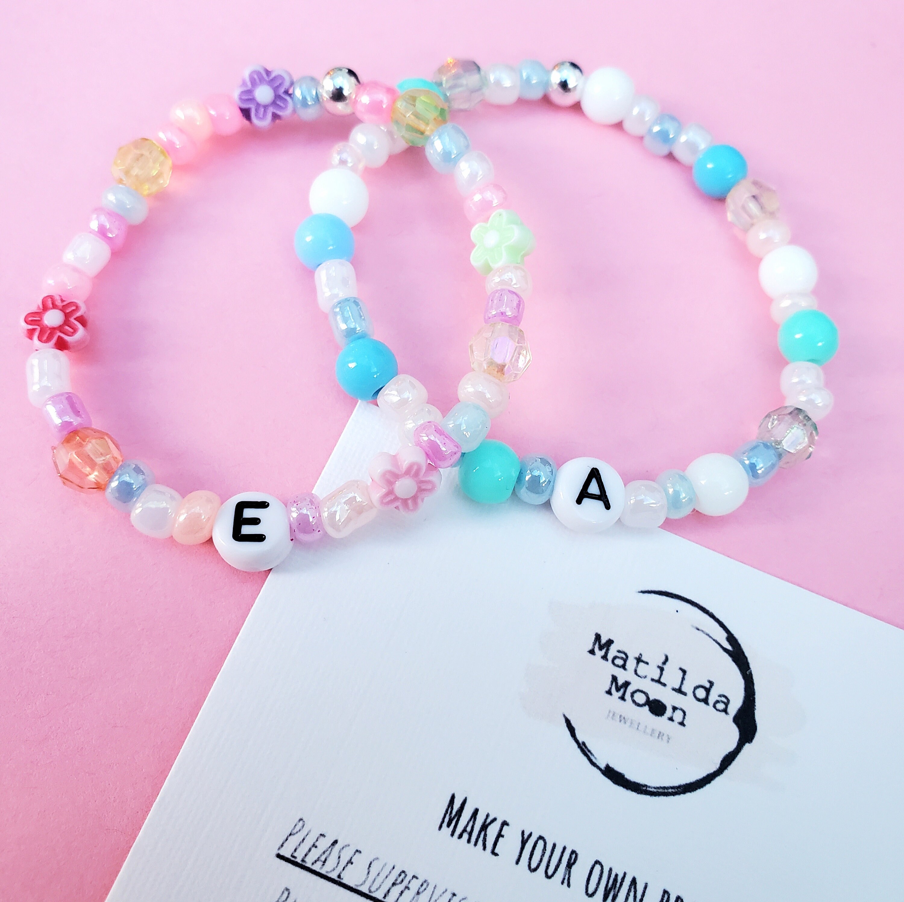 Kit Braccialetti Fai Da Te Per Bambine – Perline Colorate Con Lettere, Fiori E Cuori, Set Creativo Per Gioielli Personalizzati