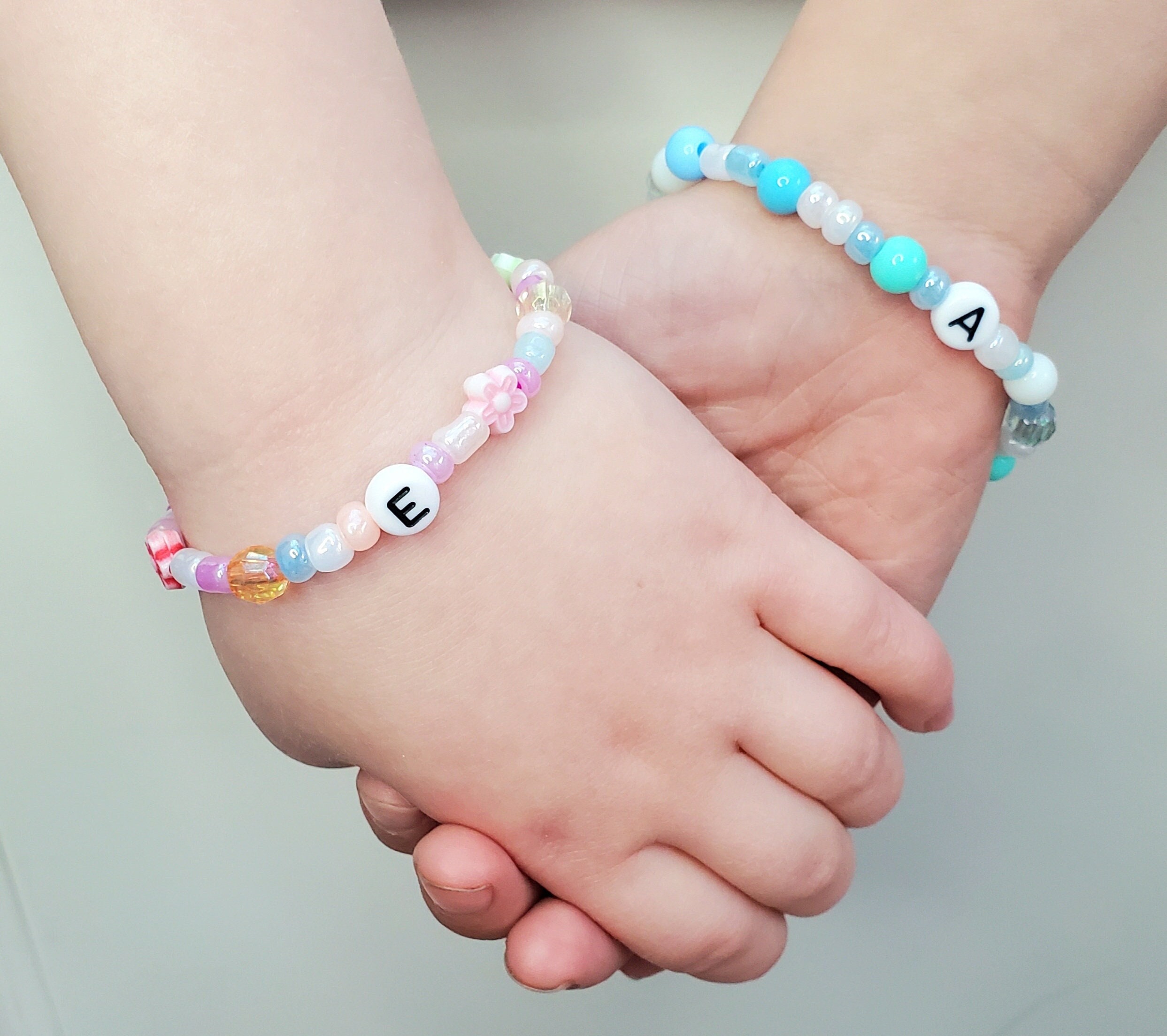 Memediy Nome Bracciale Braccialetti Personalizzati per Donna Braccialetti Personalizzati per Ragazzi Uomo Ragazze Polsini Intrecciati in Vera Pelle con Incisione in Vera Pelle (Argento Tono Etichetta