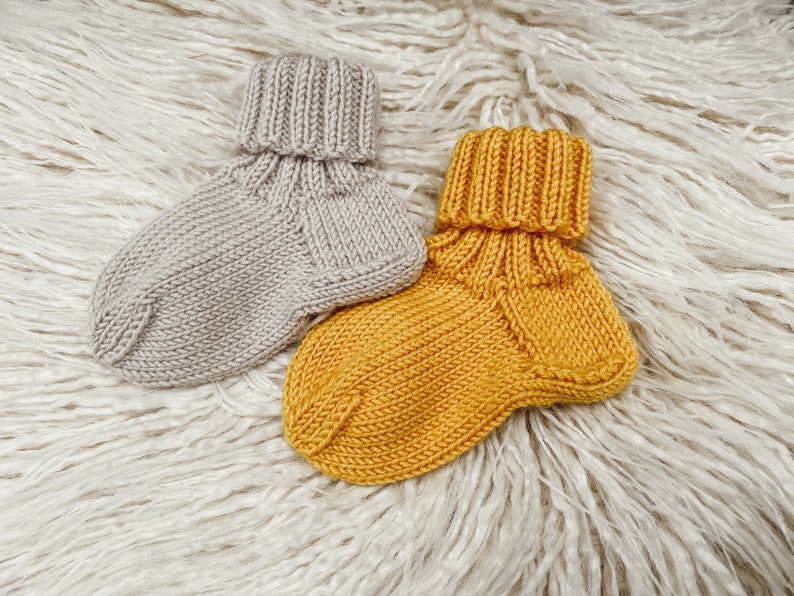 Handgestrickte Babysocken / Socken / Baby / Babyshower / Babykleidung Bild 1