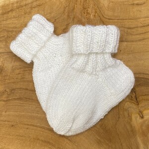 Handgestrickte Babysocken / Socken / Baby / Babyshower / Babykleidung Weiß