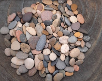 Bulk van 200 kleine kiezelstenen, platte en kleurrijke echte strandstenen, klein tot klein formaat, ambachtelijke levering, kiezelkunst, stranddecor