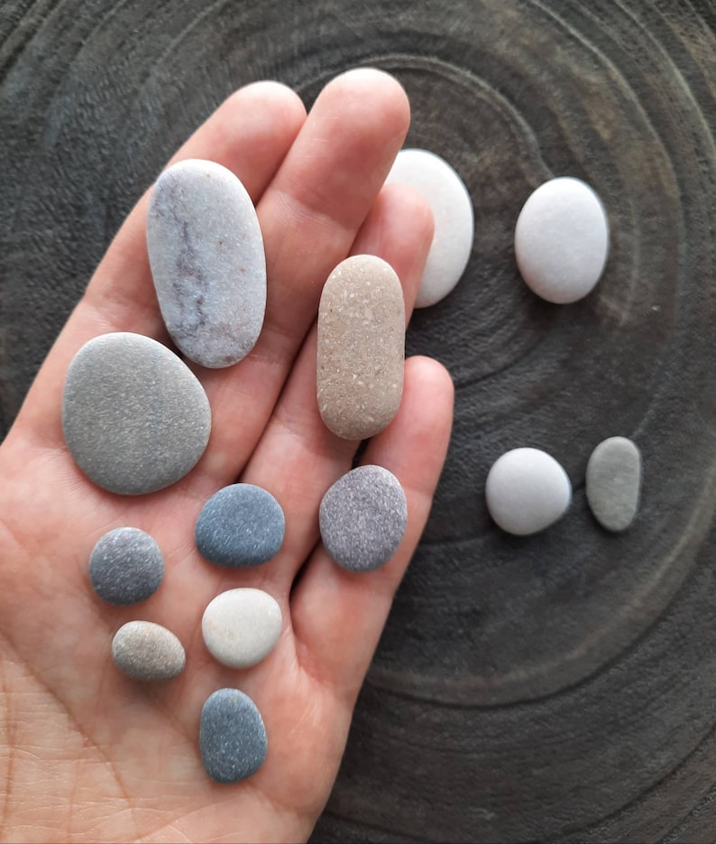 Bulk van 100 kiezelstenen, platte en kleurrijke echte strandstenen, middelgroot tot klein formaat, ambachtelijke levering, kiezelkunst, stranddecor afbeelding 7