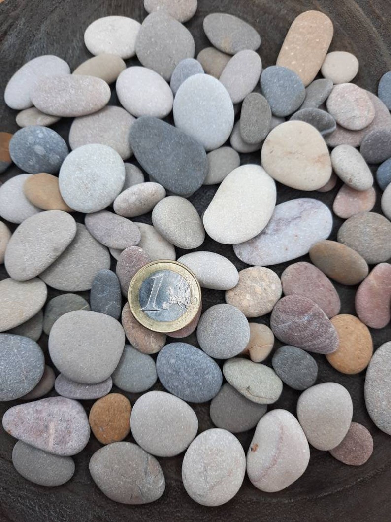 Bulk van 100 kiezelstenen, platte en kleurrijke echte strandstenen, middelgroot tot klein formaat, ambachtelijke levering, kiezelkunst, stranddecor afbeelding 10