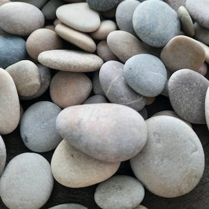 Bulk of 100 Pebbles, Flat & Colorful Genuine Beach Stones, Medium to Small Size, Craft Supply, Pebble Art, Beach Decor image 5