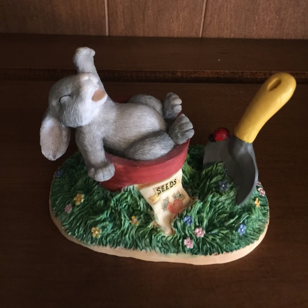 Fitz & Floyd Charming Tails "Gardening Break" Binkey Bunny Resin Figurine - 1995 - Retired #87/364.