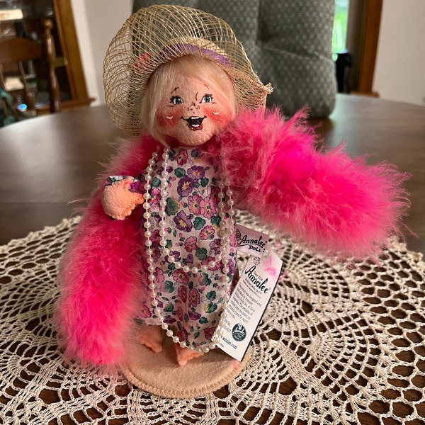 Annalee Dolls "Dressing Like Mommy" with Tag, Straw Hat/Pink Boa - 2000