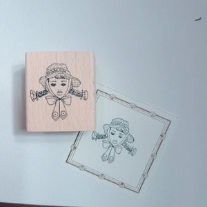 La Dolce Cappello di paglia con nastro Ragazza timbro di gomma / Timbro di gomma di legno, Accessori per planner, Scrapbooking, Arte universitaria, Bullet Journal