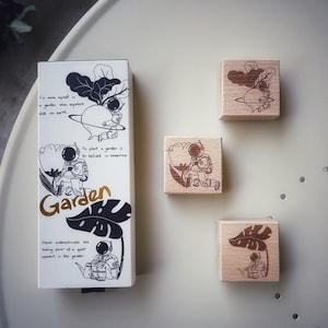 Raumstation - Garten Thema Holzstempel |   Astronaut Stempel, Holzstempel, Stempel Set, Weltall, Blumen Stempel, Planer Stempel, niedliche Planer Stempel