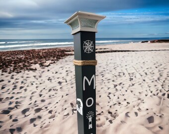 Holzpoller mit Solar LED „MOIN" Anthrazit, maritime Dekoration, Terrassendeko, Gartendekoration, Stele, Holzpfahl, Nordsee Deko, Geschenk