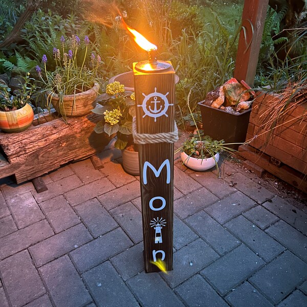 Holzpoller mit Öllampe „MOIN" geflammz, maritime Dekoration, Terrassendeko, Gartendekoration, Stele, Gartenfackel, Nordsee Deko, Geschenk