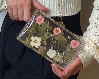 Real Pressed Pink Daisies flowers clutch bag, Handmade resin flower bag, acrylic bag, clear transparent box bag, pressed flowers