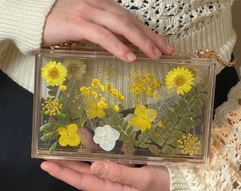 Real Pressed Yellow Daisies flowers clutch bag, Handmade resin flower bag, acrylic bag, clear transparent box bag, pressed flowers