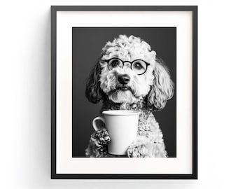 Stampa artistica di un Goldendoodle, divertente poster con cane e caffè, arte murale in bianco e nero (download digitale)