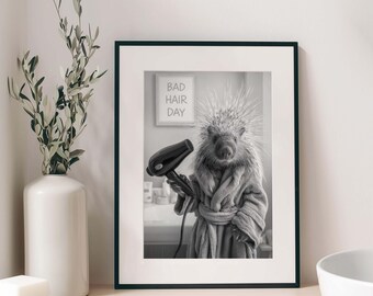 Divertida lámina con diseño de puercoespín y la frase "Día de mal pelo", original decoración para el baño (descarga digital).