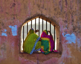 Candid Photograph India, dos mujeres en la ventana