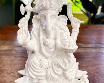 Lord Ganesh Statue Lotus Flower Hindu Elephant God of Prosperity Vinayak Statue Yoga Meditation Room Car Ornament Diwali Ganesha for Alter