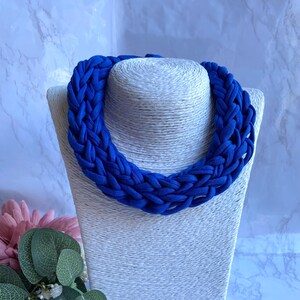 Royal blue jewellery, T-shirt yarn necklace, Knitted jewellery, Chunky necklace, Statement accessories, Fabric jewellery, Upcycled jewellery