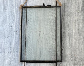Vintage Hanging Glass Photo Frame: Rustic Gold Accent, 5x7