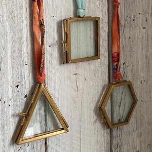 Mini Antique Gold Hinged Frames: Geometric Glass Ornaments