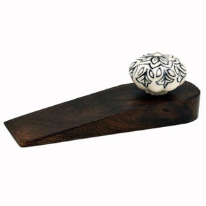 Handgemachter Rustikaler Türstopper Mit Vintage Blumen Design Feature. Verschiedene Designs