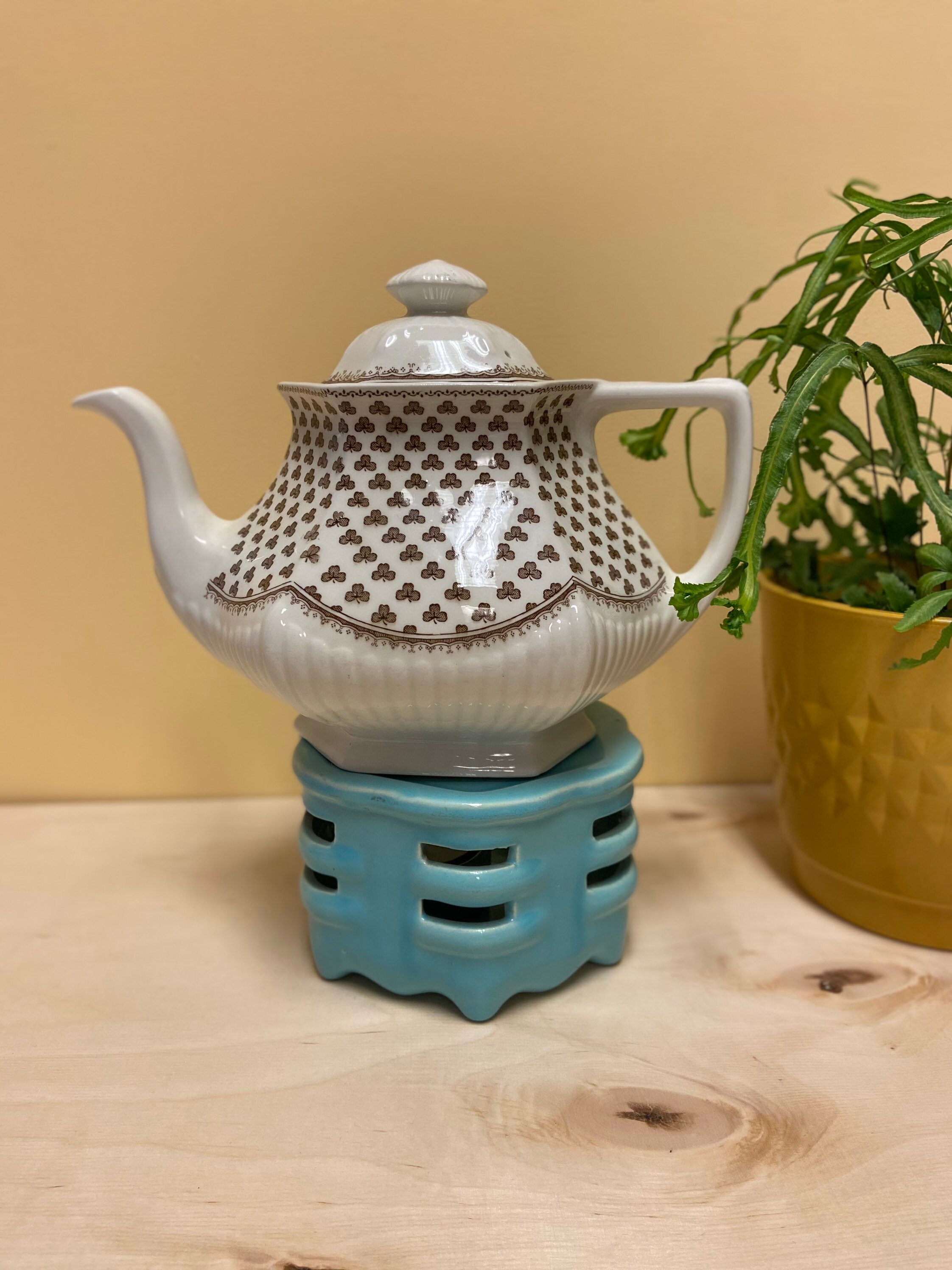 Lovely vintage ceramic tealight teapot warmer rechaud. Etsy España