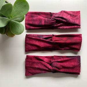 Burgund Tie Dye Print Turban Twist Stirnband - eine Größe passt am meisten - Twist Stirnband für Frauen - dicke Stirnband - Boho Stirnband