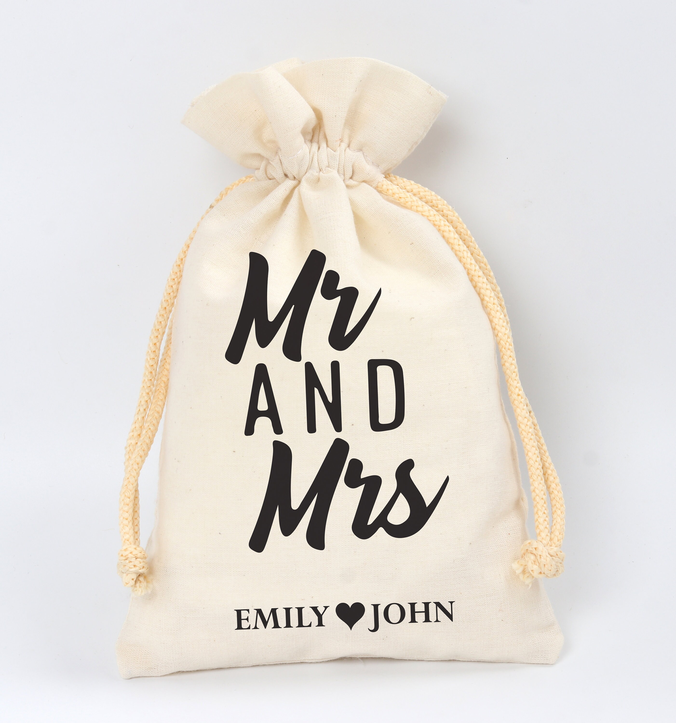 Mr and Mrs Personalized Cotton Bags for Wedding Favors in Etsy España