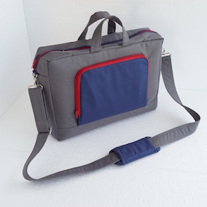 16.5&quot; Ready to Ship Messenger Fully Padded Laptop Bag - Laptop COMPARTMENTS with 7 interior Pockets - WATERPROOF lining - exterior Pocket