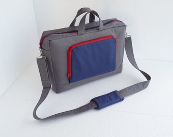 16.5" Ready to Ship Messenger Fully Padded Laptop Bag - Laptop COMPARTMENTS with 7 interior Pockets - WATERPROOF lining - exterior Pocket