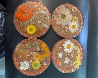 Handmade Floral Coaster Set: Dried Flowers, Autumn colors, Epoxy Resin 4Pc