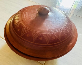 handmade complete clay pot with lid small kitchen pot
