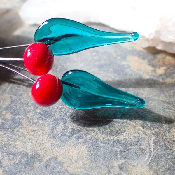 4 beads on headpins spun in my workshop, 2 in the shape of leaves and 2 in the shape of Murano glass berries