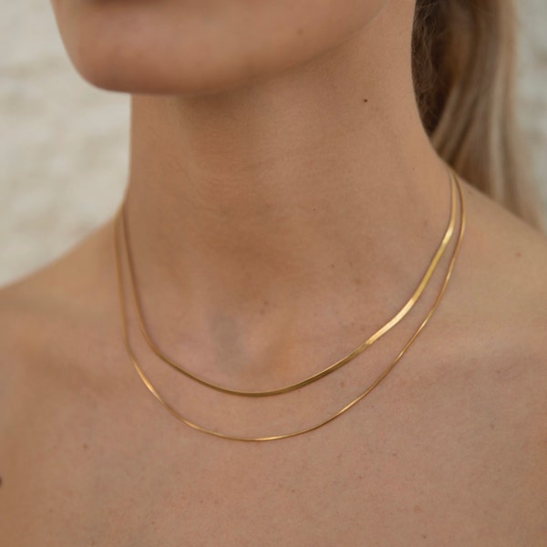 Duo de colliers en or, superposition de colliers en or, ensemble de colliers en or