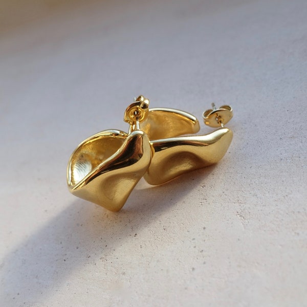 Zeitgenössische Ohrringe aus Geschmolzenem Gold - Minimalistische Gold Ohrringe - Minimalistischer Handgemachter Schmuck